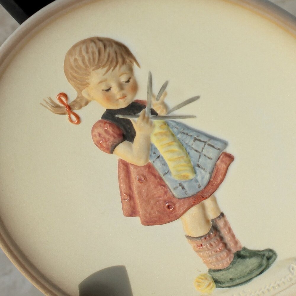 Hummel Figurine 'Collectors Plate'  by Goebel 347
